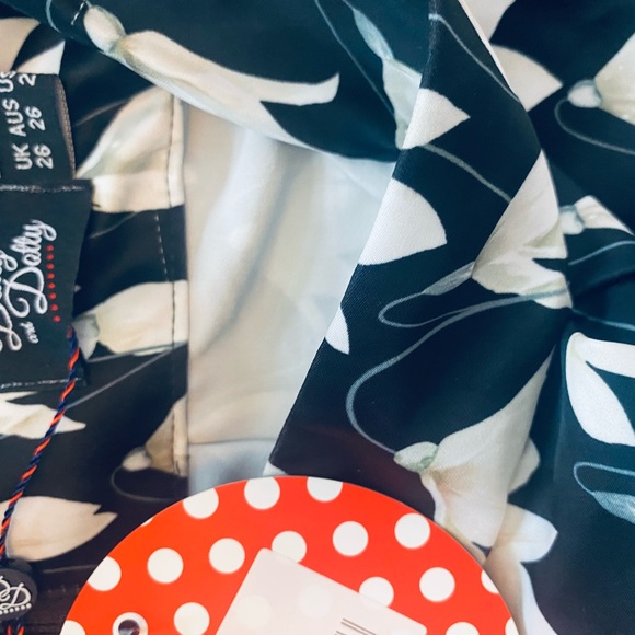 Dolly and dotty skirt size 22 new with tag black with white petals - Picture 5 of 6